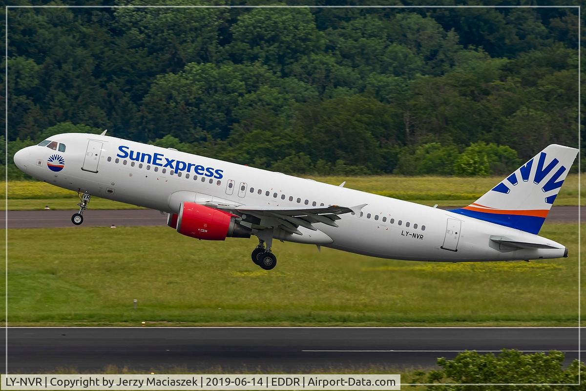 LY-NVR, 2000 Airbus A320-214 C/N 1370, Airbus A320-200