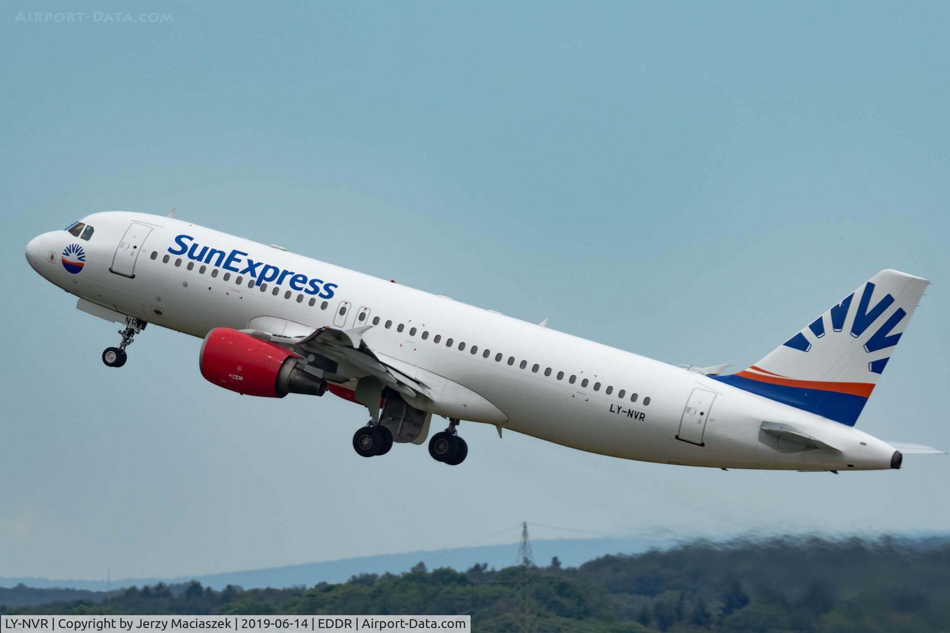 LY-NVR, 2000 Airbus A320-214 C/N 1370, Airbus A320-200