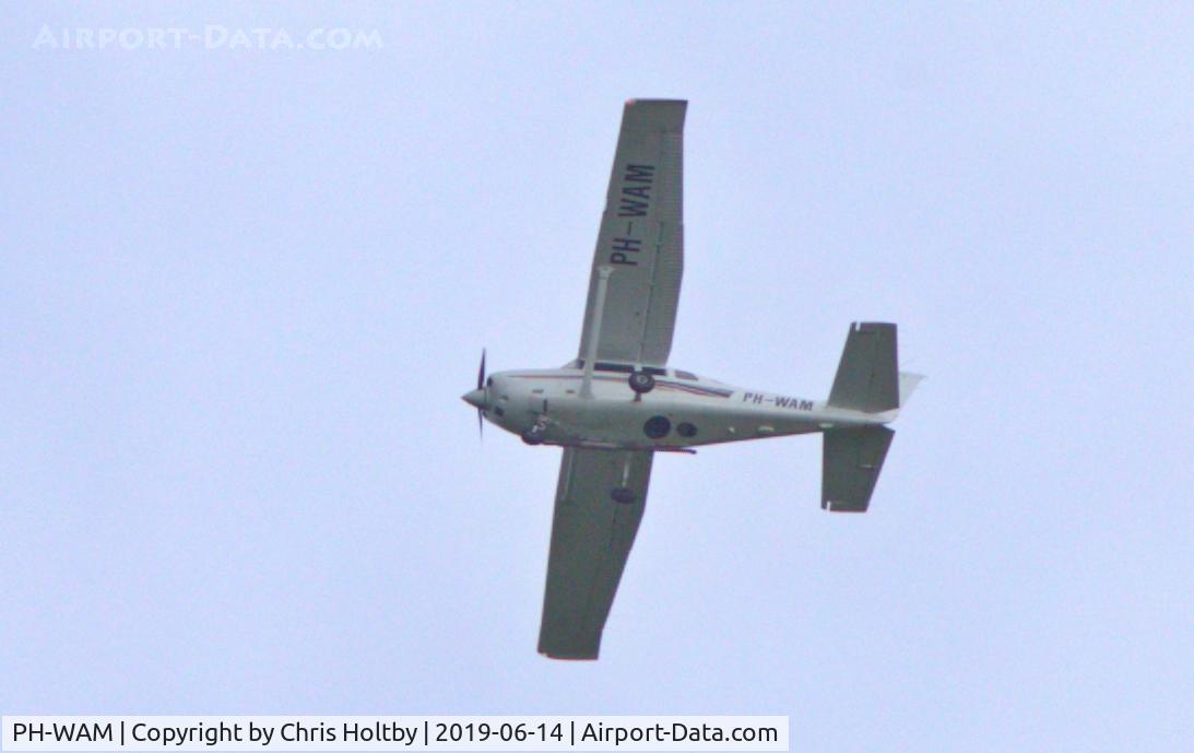 PH-WAM, 1999 Cessna T206H Turbo Stationair C/N T20608107, Over Potters Bar (did a circuit!)