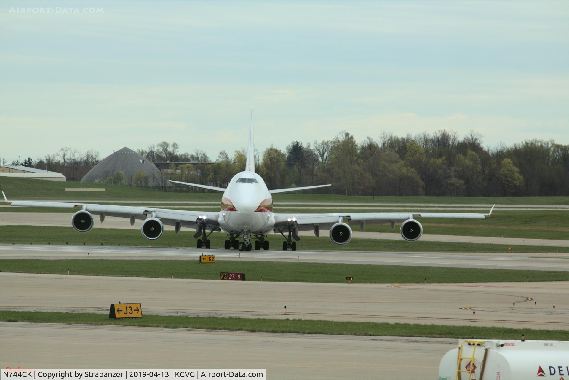 N744CK, 1993 Boeing 747-446 C/N 26353, Boeing 747-446(BCF) of Kalitta Air taking off as K4982 to Leipzig.