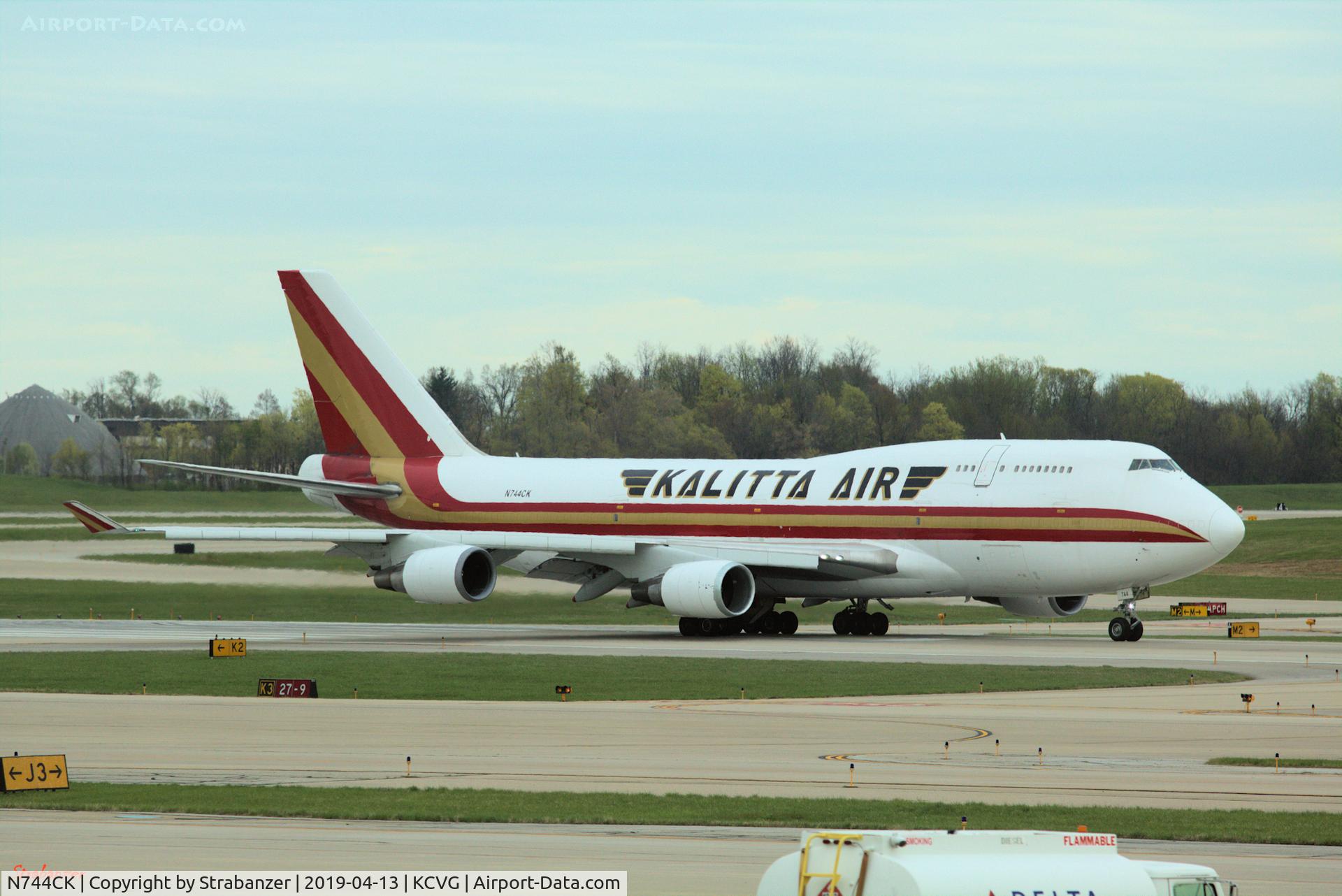 N744CK, 1993 Boeing 747-446 C/N 26353, Boeing 747-446(BCF) of Kalitta Air taking off as K4982 to Leipzig.