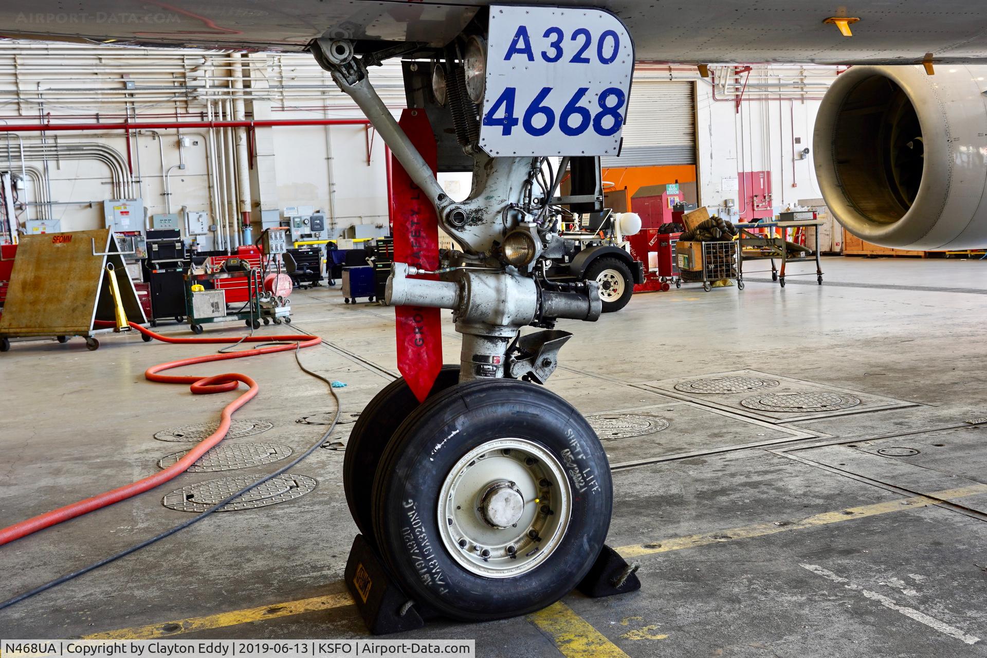 N468UA, 2000 Airbus A320-232 C/N 1363, SFO 2019.