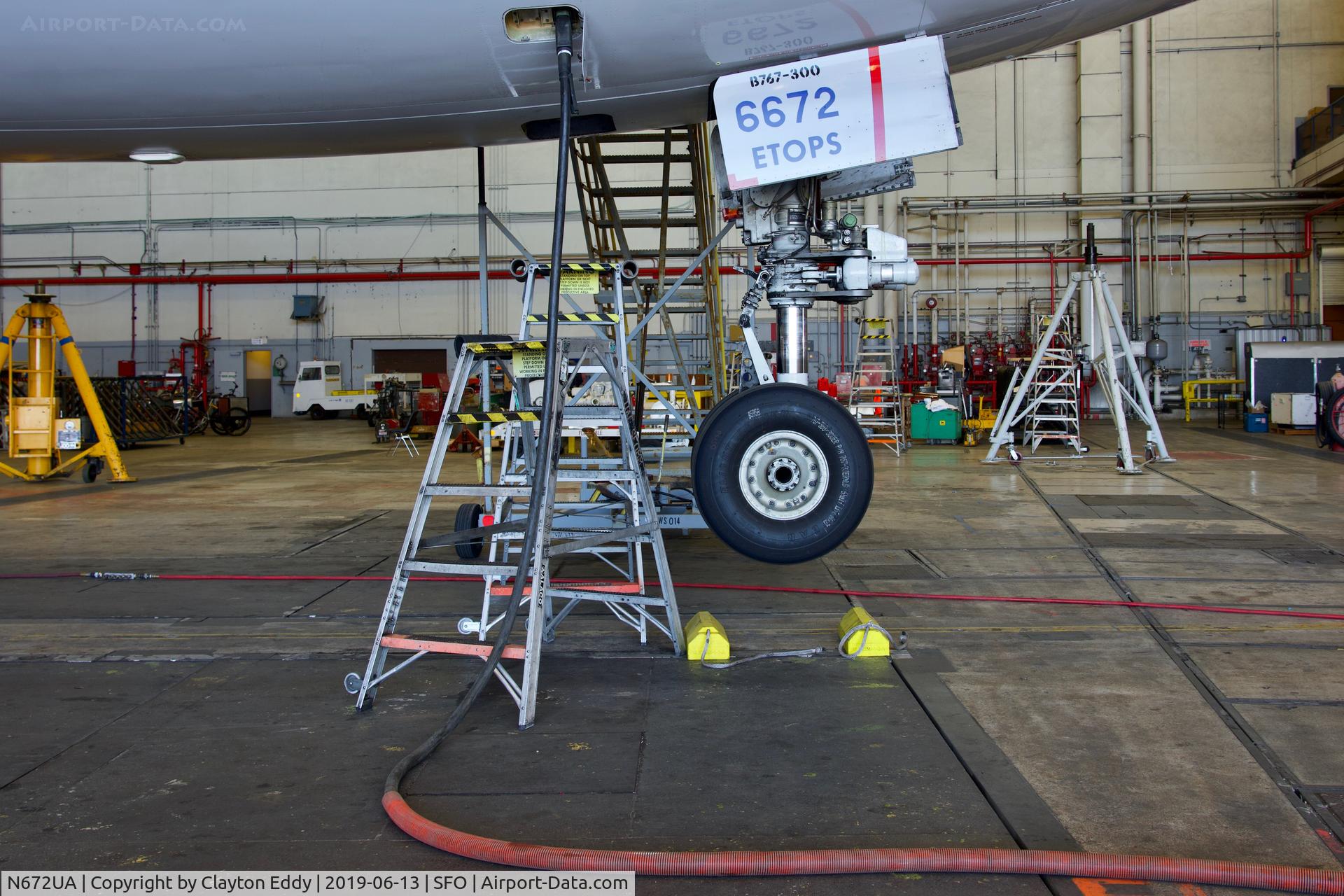N672UA, 1999 Boeing 767-322 C/N 30027, SFO 2019.