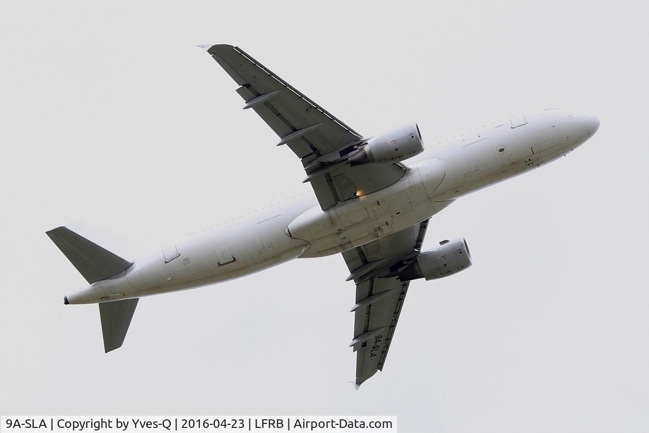 9A-SLA, 1998 Airbus A320-214 C/N 828, Airbus A320-214, Take off rwy 07R, Brest-Bretagne airport (LFRB-BES)