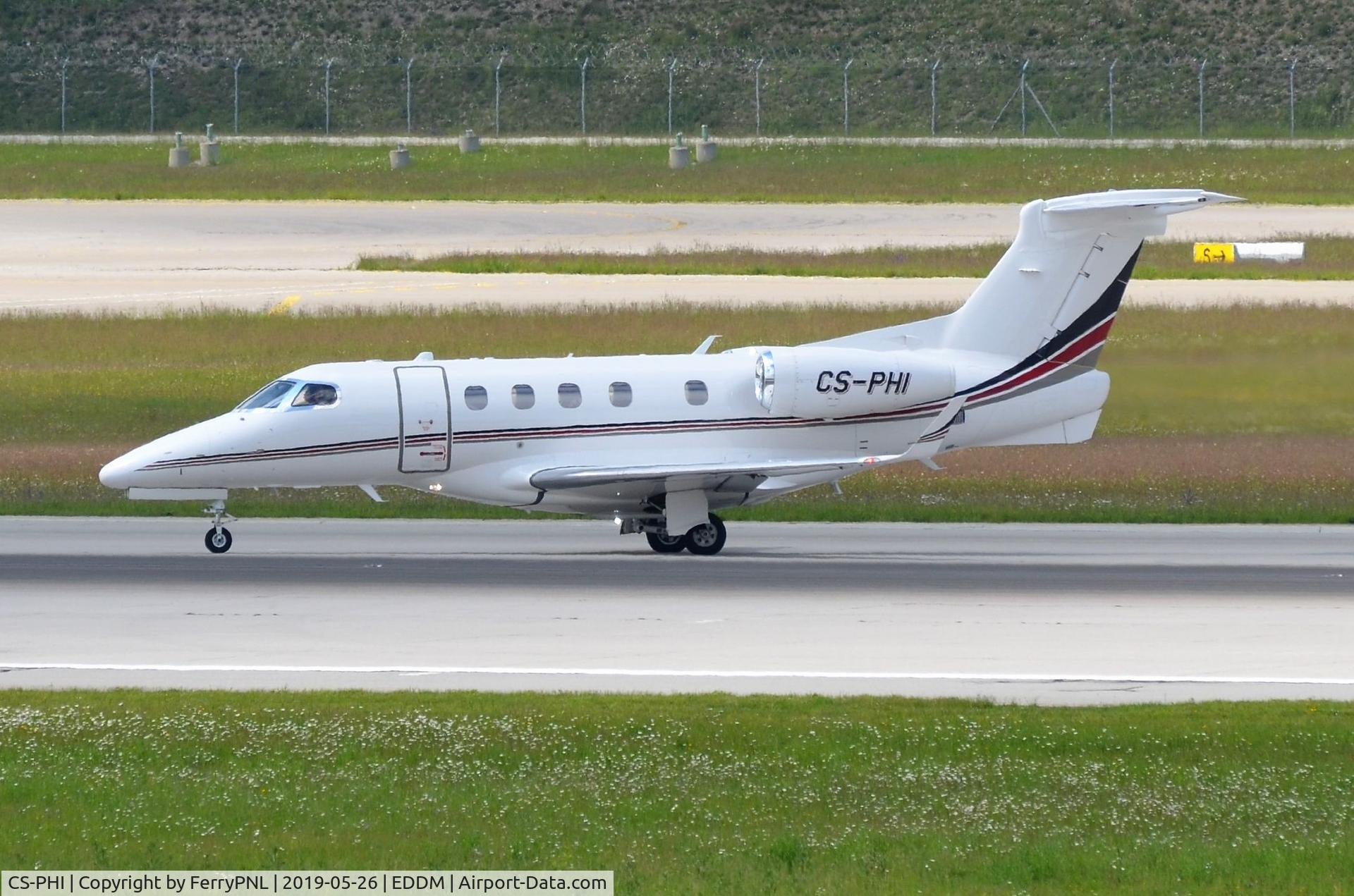 CS-PHI, 2016 Embraer EMB-505 Phenom 300 C/N 50500332, Netjets EMB505 lining-up.