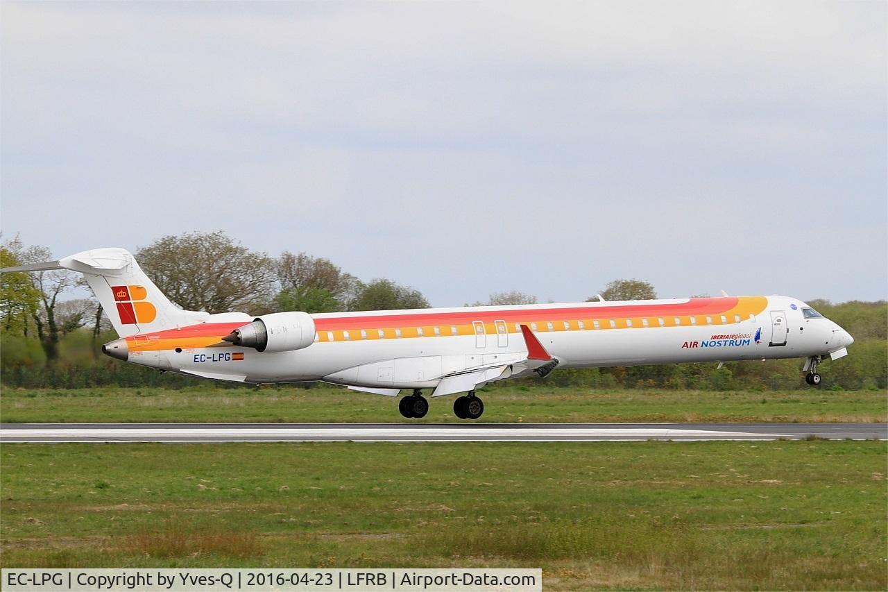 EC-LPG, 2011 Bombardier CRJ-1000ER NG (CL-600-2E25) C/N 19021, Bombardier CRJ-1000, On final rwy 07R, Brest-Bretagne airport (LFRB-BES)