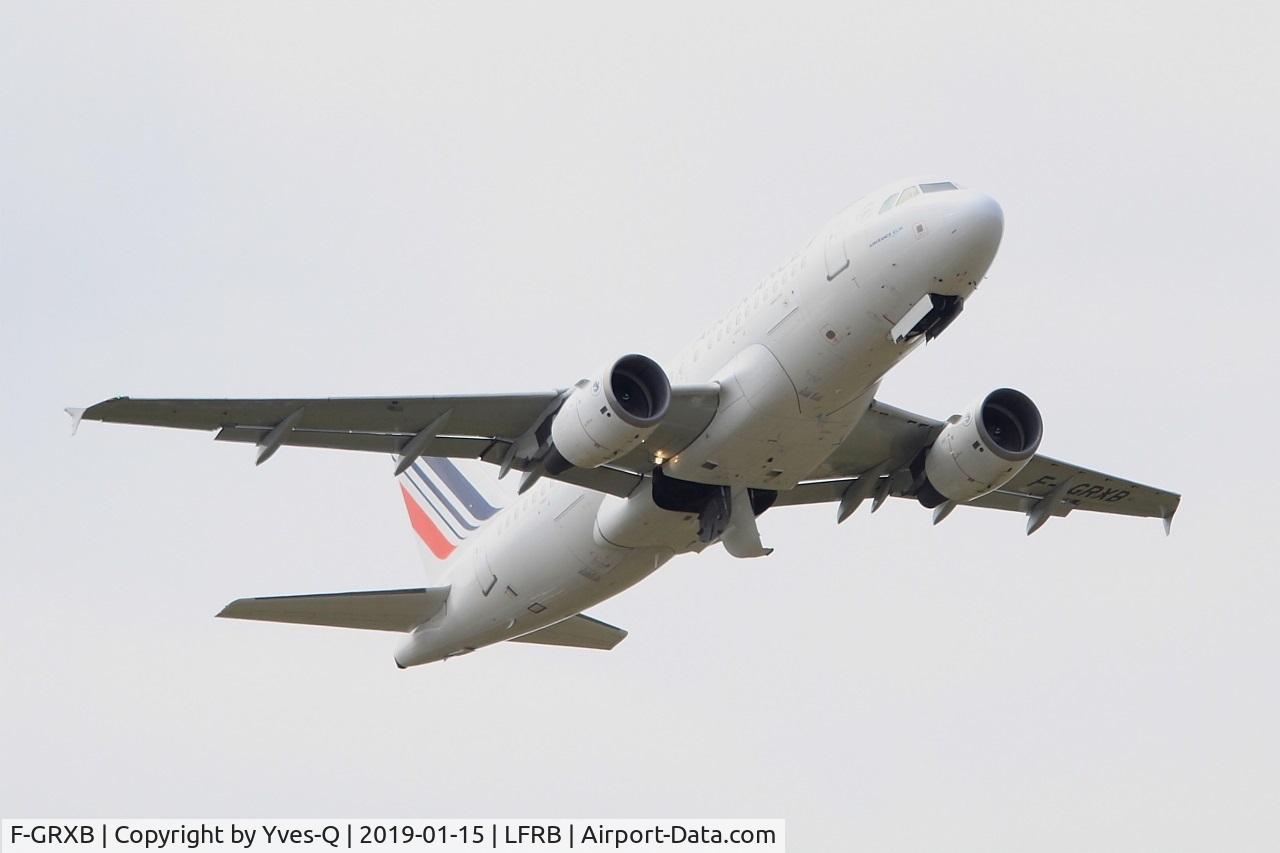 F-GRXB, 2001 Airbus A319-111 C/N 1645, Airbus A319-111, Take off rwy 07R, Brest-Bretagne airport (LFRB-BES)