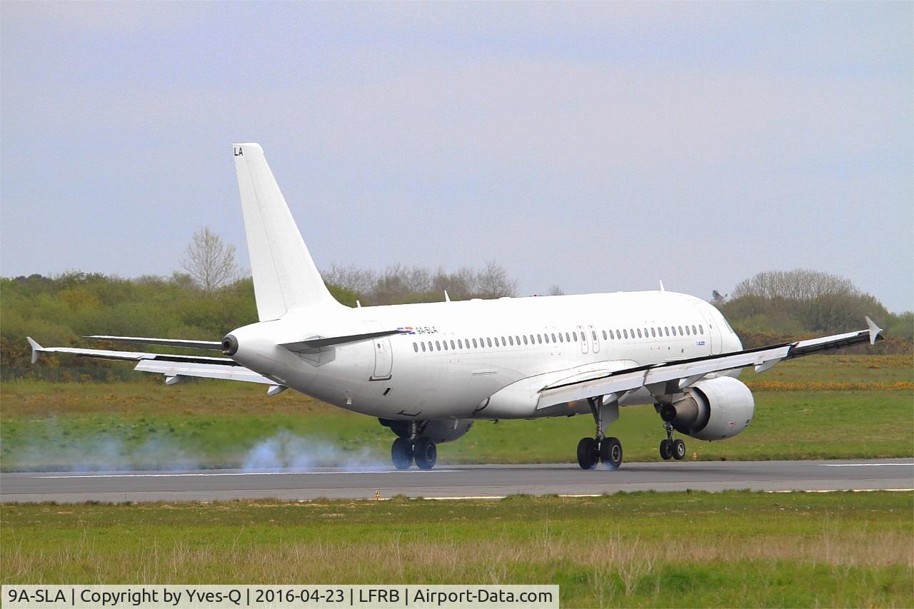 9A-SLA, 1998 Airbus A320-214 C/N 828, Airbus A320-214, Landing rwy 07R, Brest-Bretagne airport (LFRB-BES)