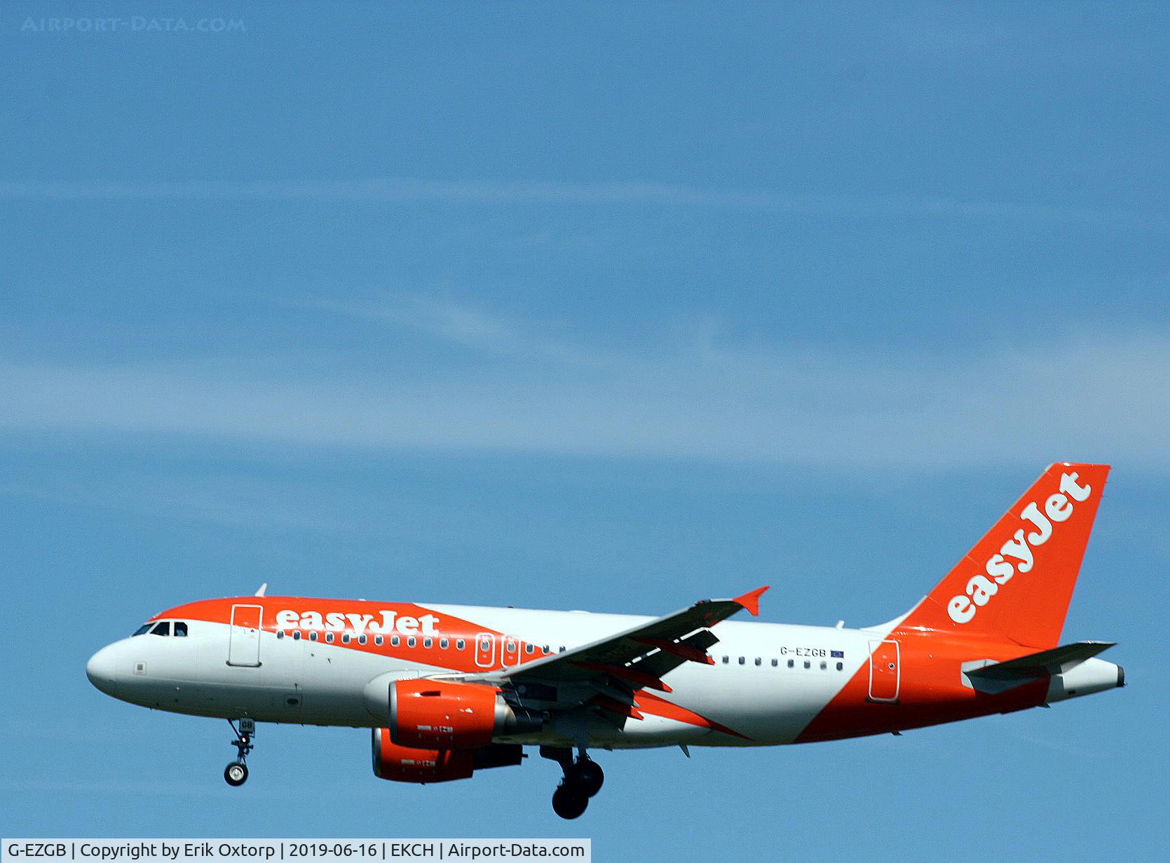 G-EZGB, 2010 Airbus A319-111 C/N 4437, G-EZGB landing rw 22L