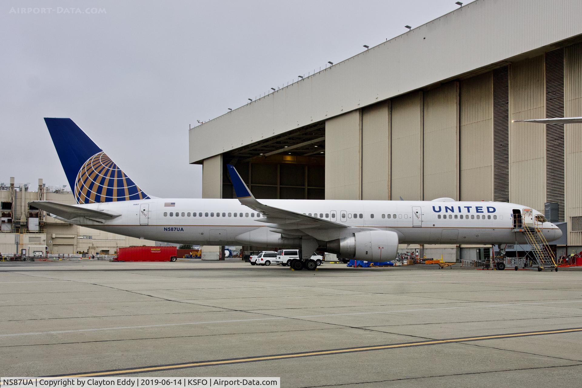N587UA, 1993 Boeing 757-222 C/N 26713, SFO 2019.