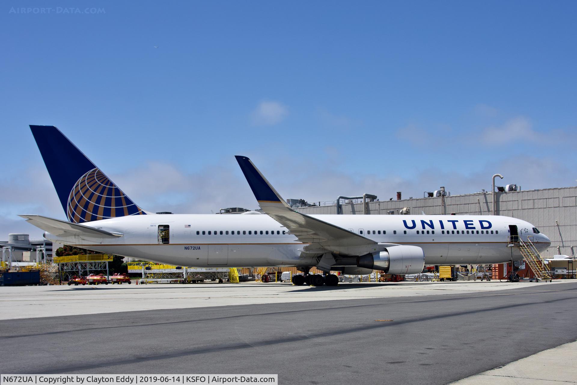 N672UA, 1999 Boeing 767-322 C/N 30027, SFO 2019.