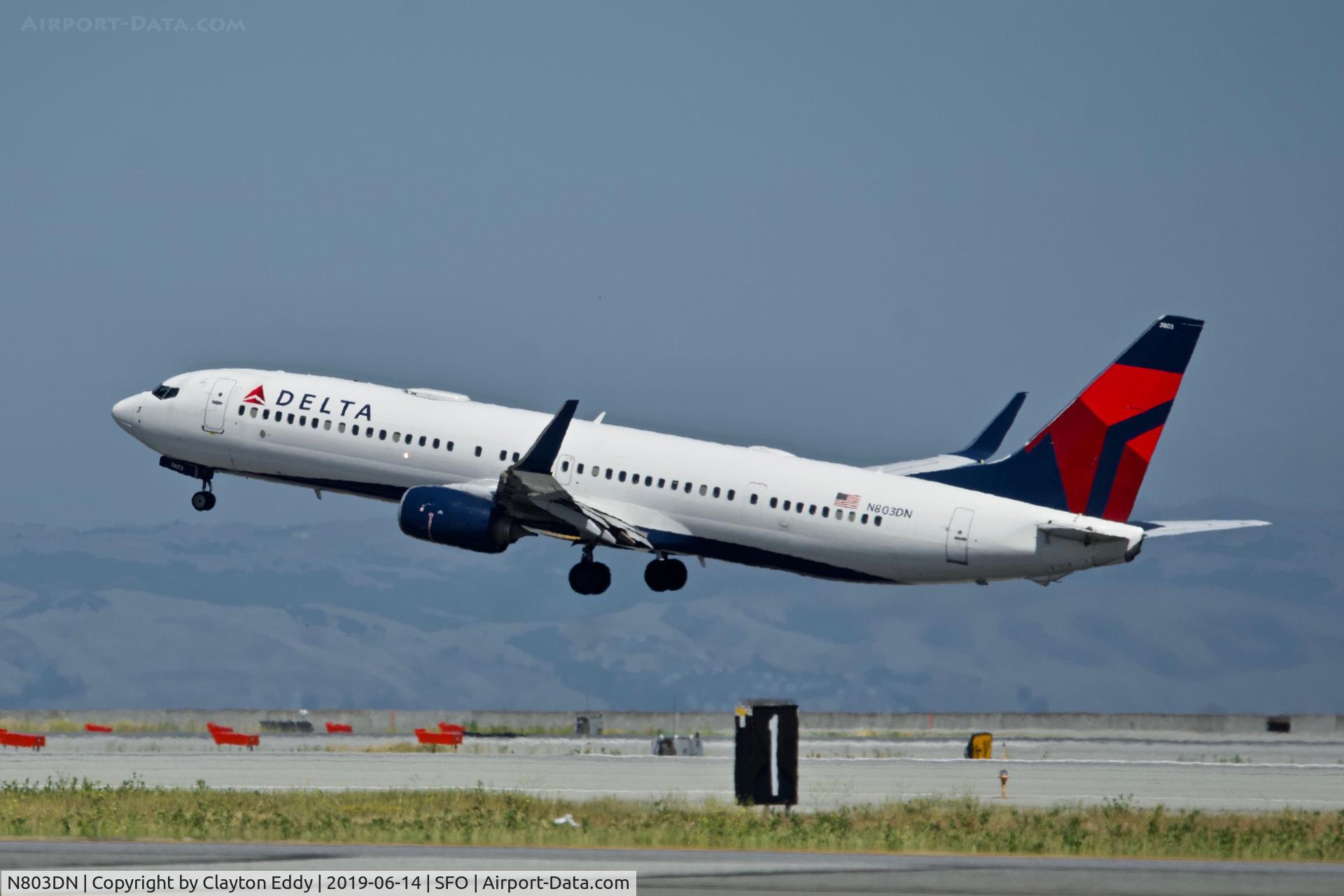 N803DN, 2013 Boeing 737-932/ER C/N 31919, SFO 2019.