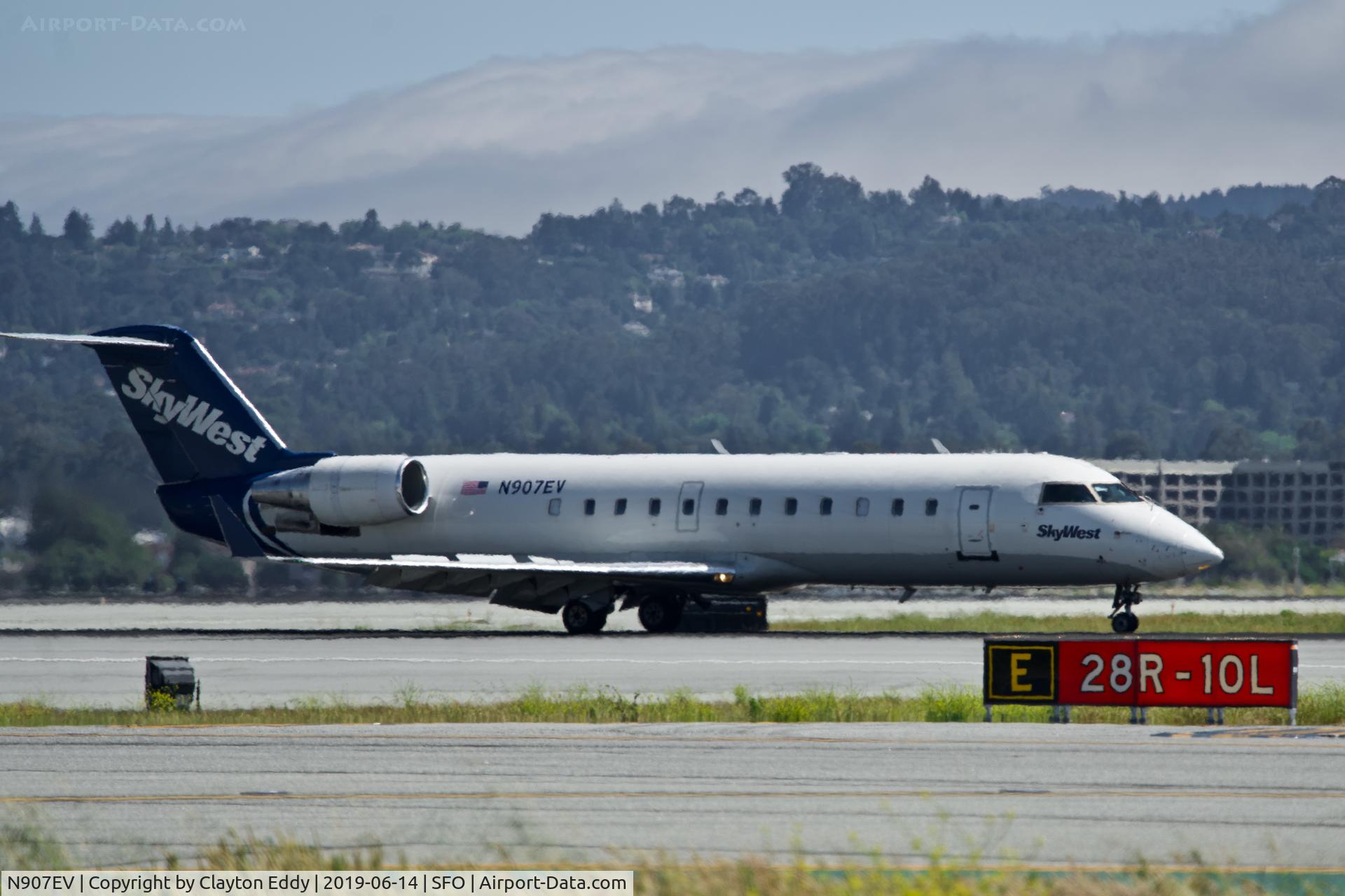 N907EV, 2002 Bombardier CRJ-200ER (CL-600-2B19) C/N 7648, SFO 2019.