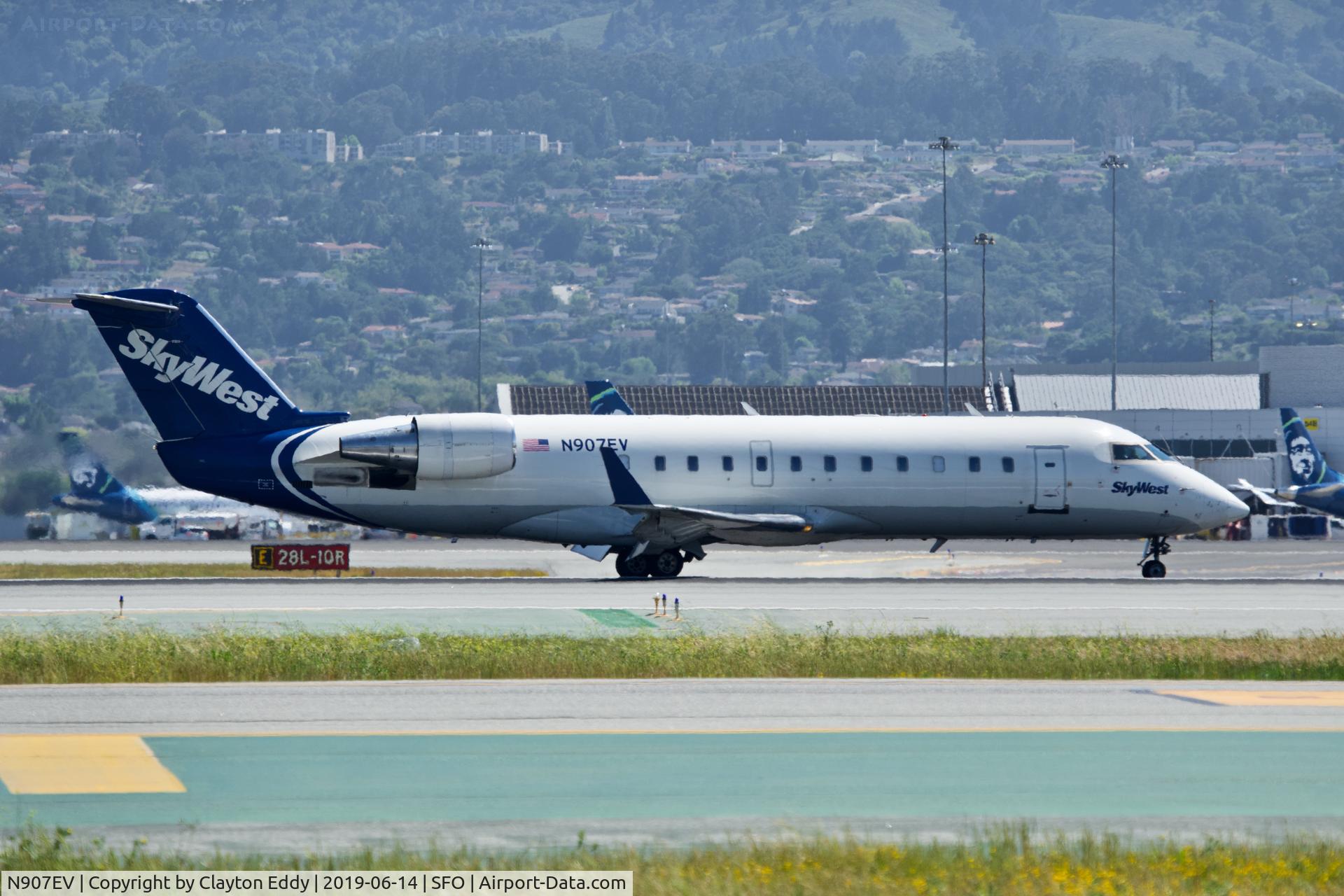 N907EV, 2002 Bombardier CRJ-200ER (CL-600-2B19) C/N 7648, SFO 2019.