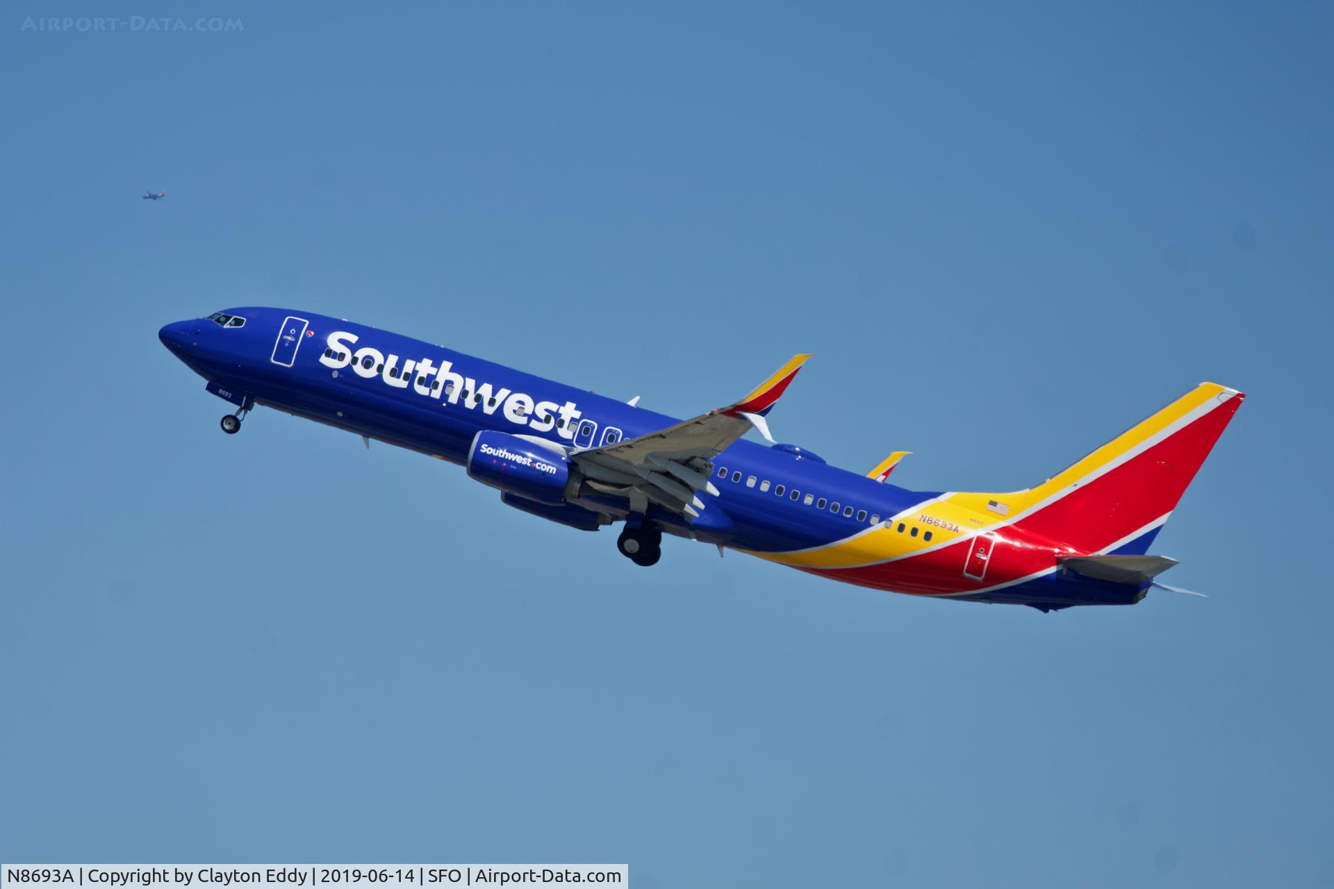 N8693A, 2016 Boeing 737-8H4 C/N 36921, SFO 2019.