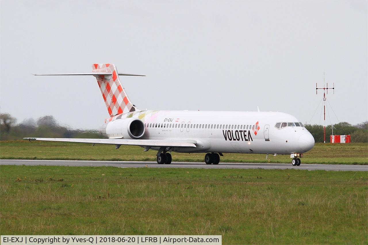 EI-EXJ, 2003 Boeing 717-2BL C/N 55176, Boeing 717-2BL, Taxiing rwy 25L, Brest-Bretagne airport (LFRB-BES)