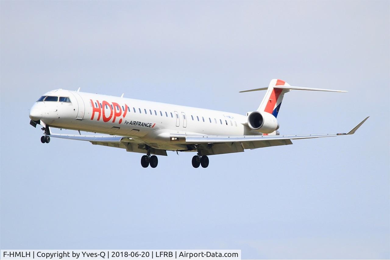 F-HMLH, 2011 Bombardier CRJ-1000EL NG (CL-600-2E25) C/N 19013, Bombardier CRJ-1000EL NG, Short approach rwy 25L, Brest-Bretagne airport (LFRB-BES)
