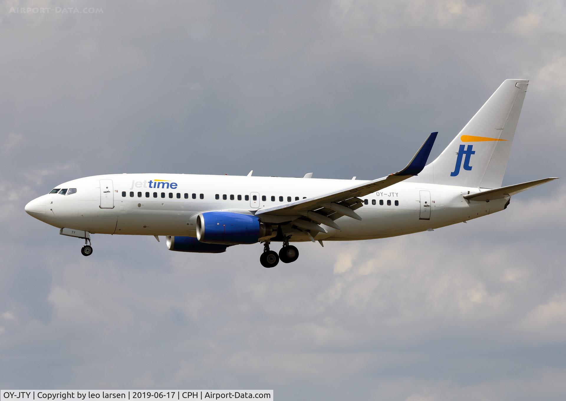 OY-JTY, 2001 Boeing 737-7Q8 C/N 30727, Copenhagen 17.6.2019 in new paint.