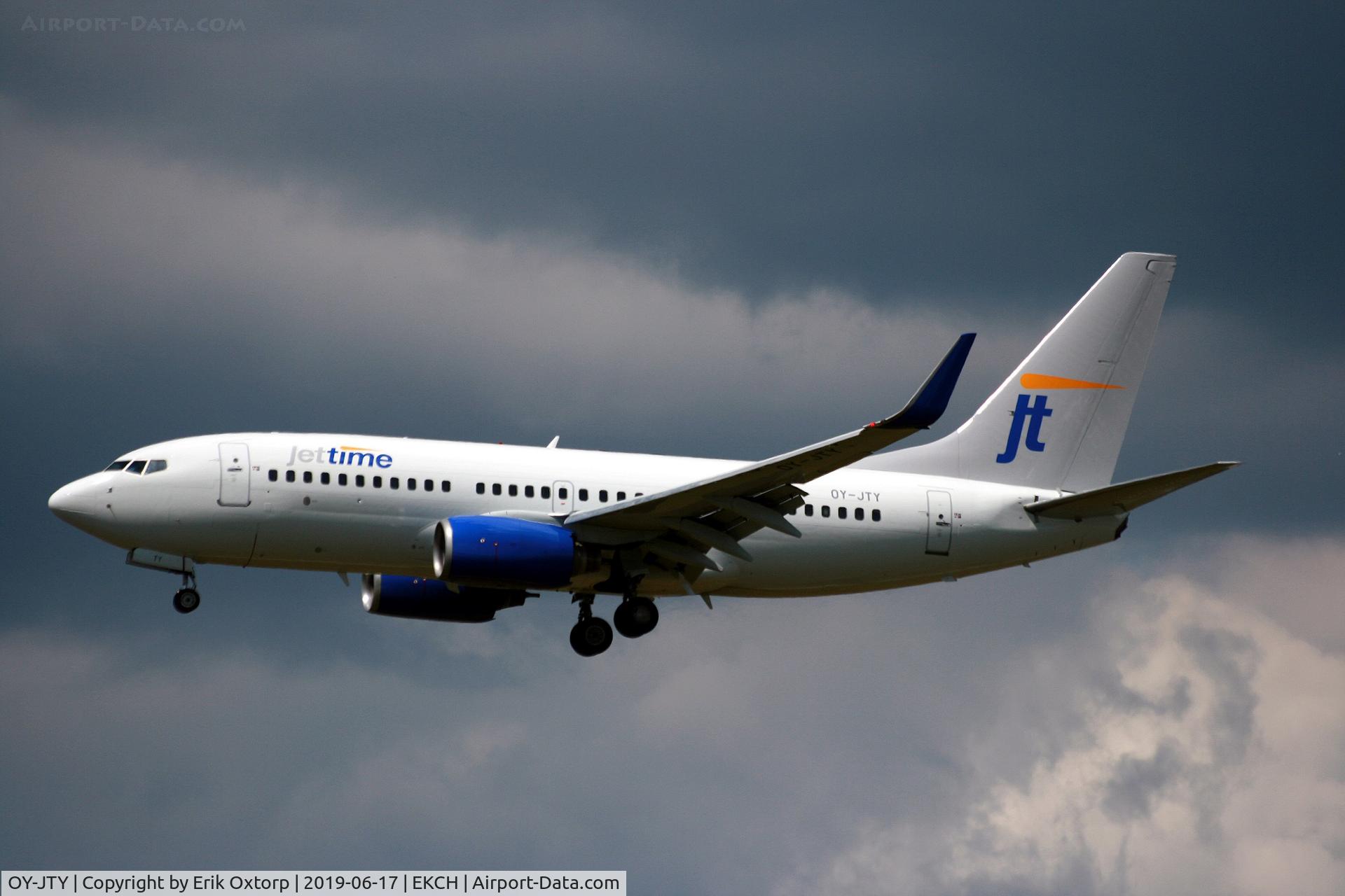 OY-JTY, 2001 Boeing 737-7Q8 C/N 30727, OY-JTY landing rw 22L