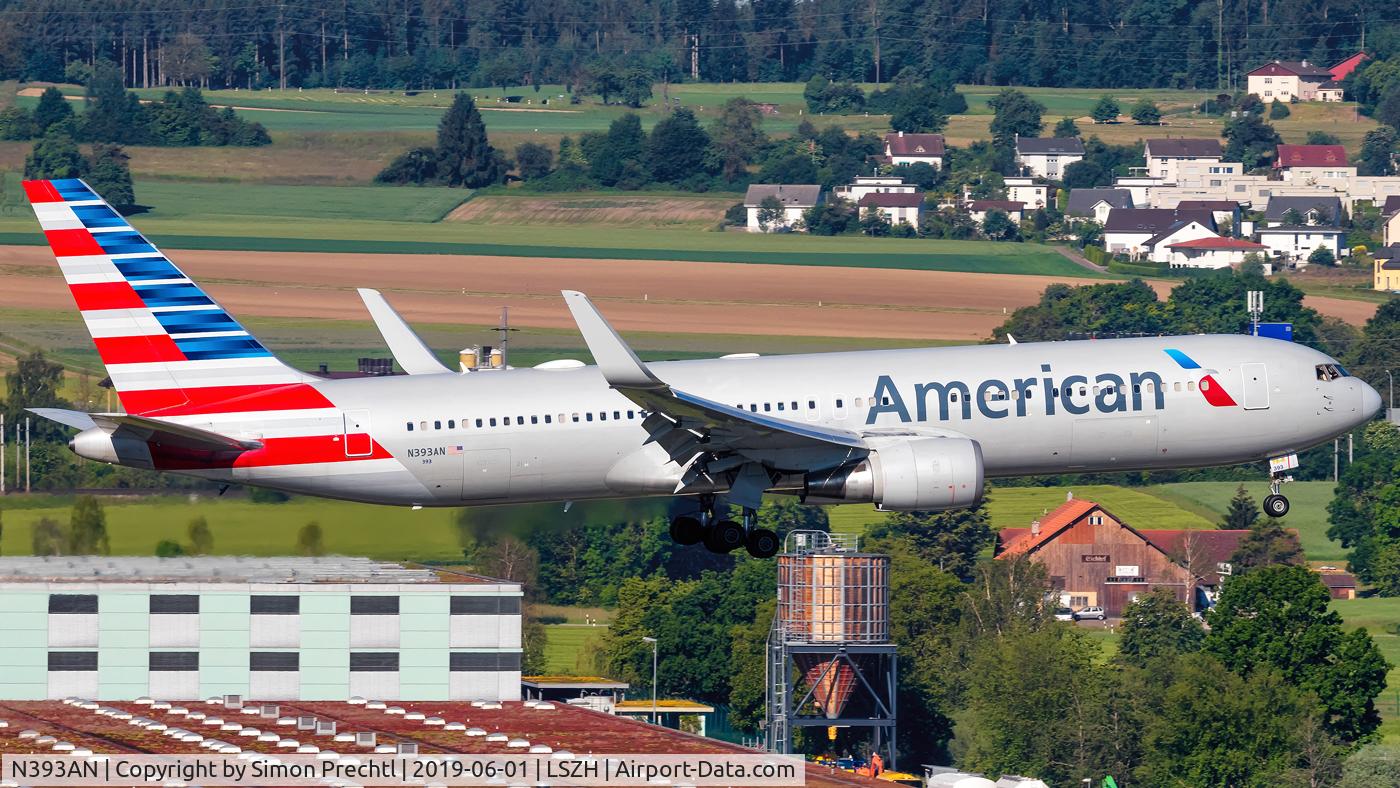 N393AN, 1998 Boeing 767-323 C/N 29430, N393AN @ Zürich Intl. Airport
