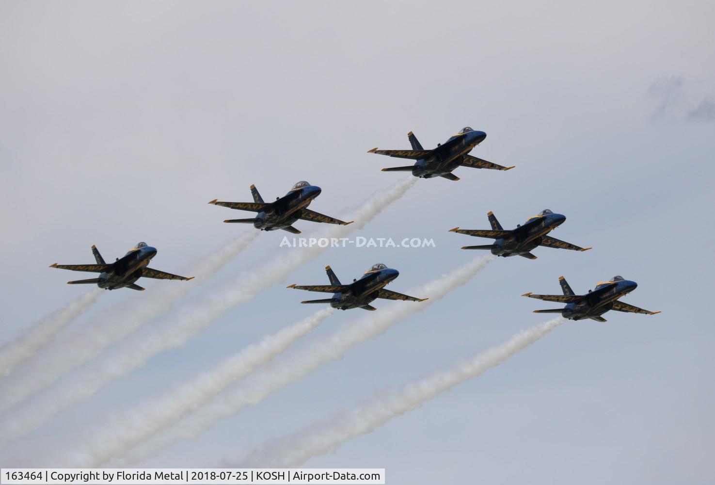 163464, 1988 McDonnell Douglas F/A-18D Hornet C/N 685/D010, Air Venture 2018 flyby