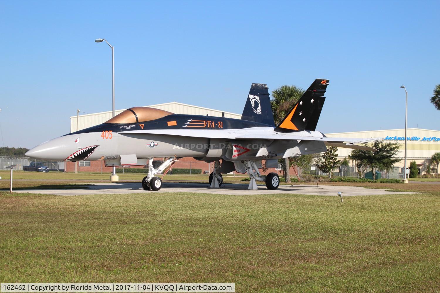 162462, McDonnell Douglas F/A-18A Hornet C/N 0315/A260, F-18 gate guard