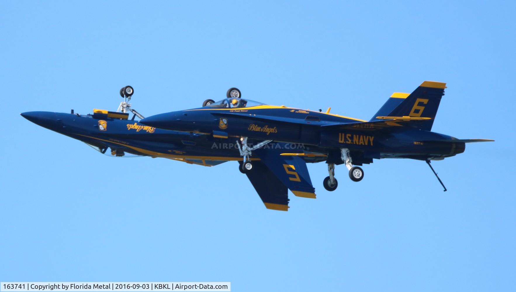 163741, 1989 McDonnell Douglas F/A-18C Hornet C/N 0812/C100, Cleveland Airshow 2016