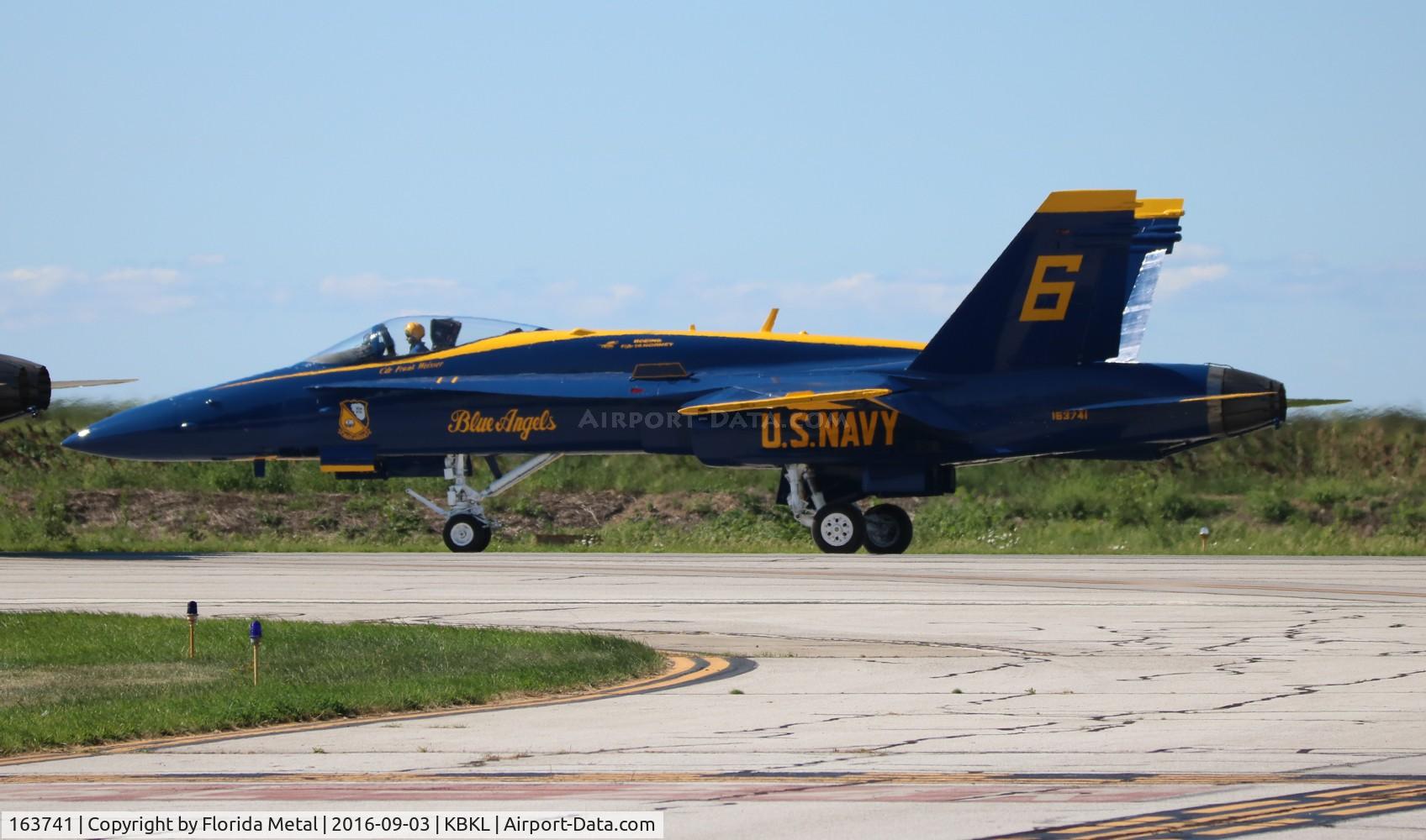 163741, 1989 McDonnell Douglas F/A-18C Hornet C/N 0812/C100, Cleveland Airshow 2016