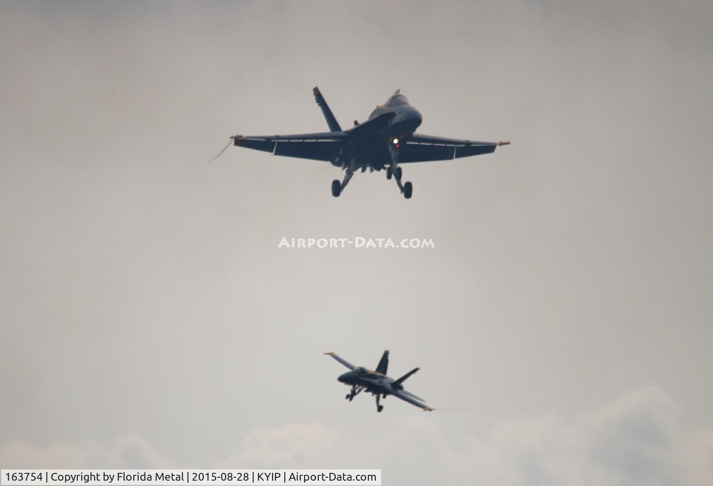 163754, 1989 McDonnell Douglas F/A-18C Hornet C/N 0829/C112, Thunder Over Michigan 2015
