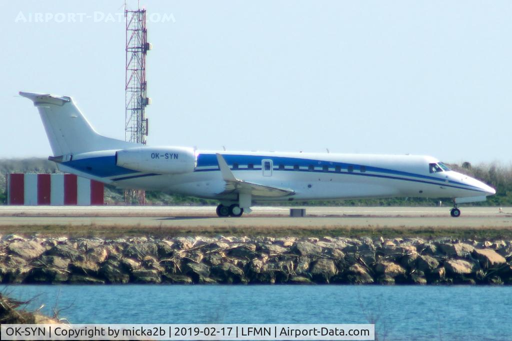 OK-SYN, 2013 Embraer EMB-135BJ Legacy 650 C/N 14501189, Taxiing