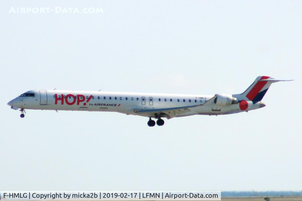 F-HMLG, 2011 Bombardier CRJ-1000EL NG (CL-600-2E25) C/N 19012, Landing