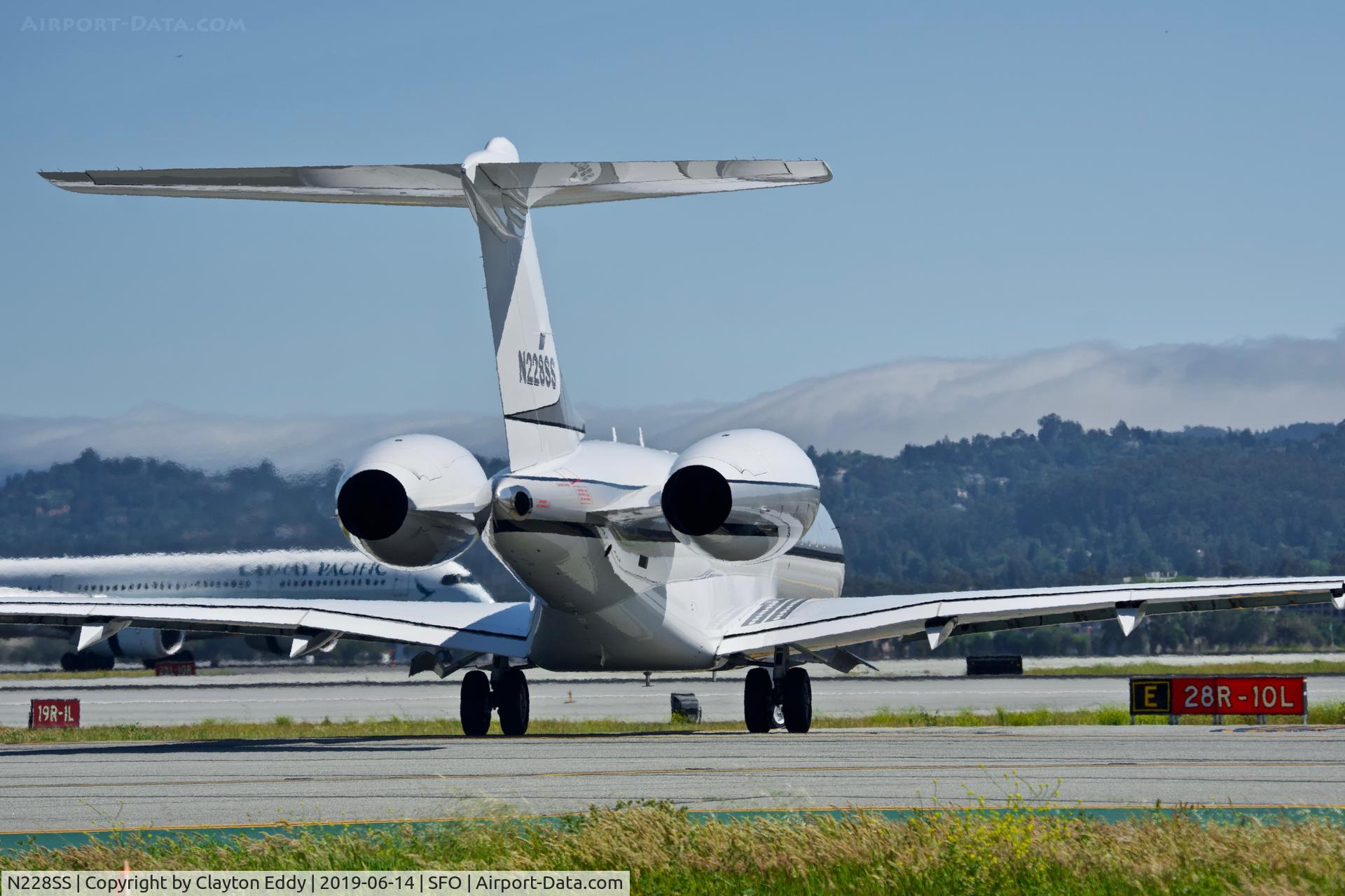 N228SS, 2003 Bombardier BD-700-1A10 C/N 9124, SFO 2019.