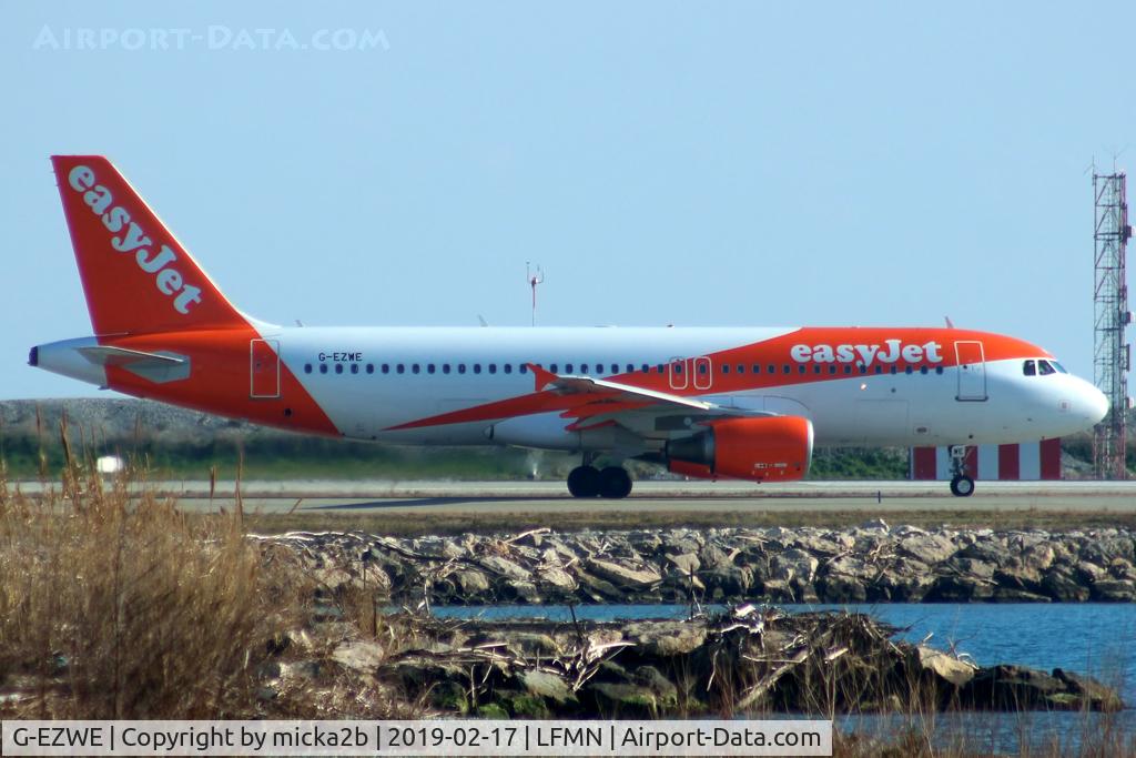 G-EZWE, 2012 Airbus A320-214 C/N 5289, Landing