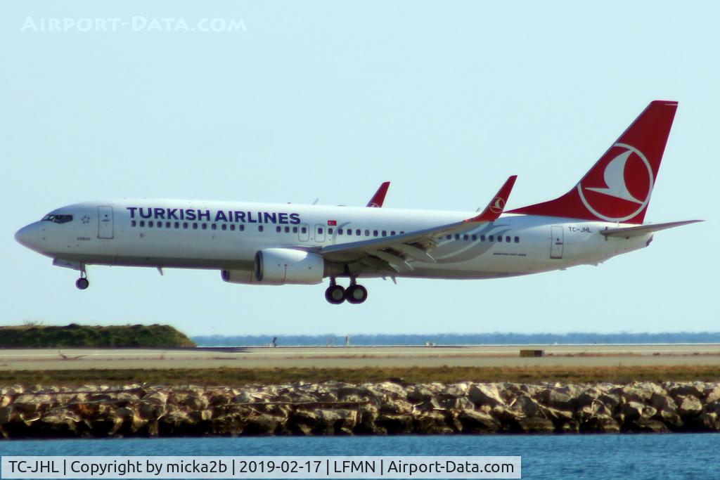 TC-JHL, 2011 Boeing 737-8F2 C/N 40976, Landing