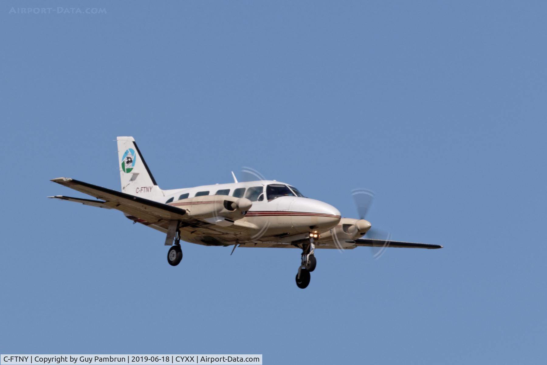 C-FTNY, 1979 Piper PA-31-350 Chieftain C/N 31-7952245, Landing