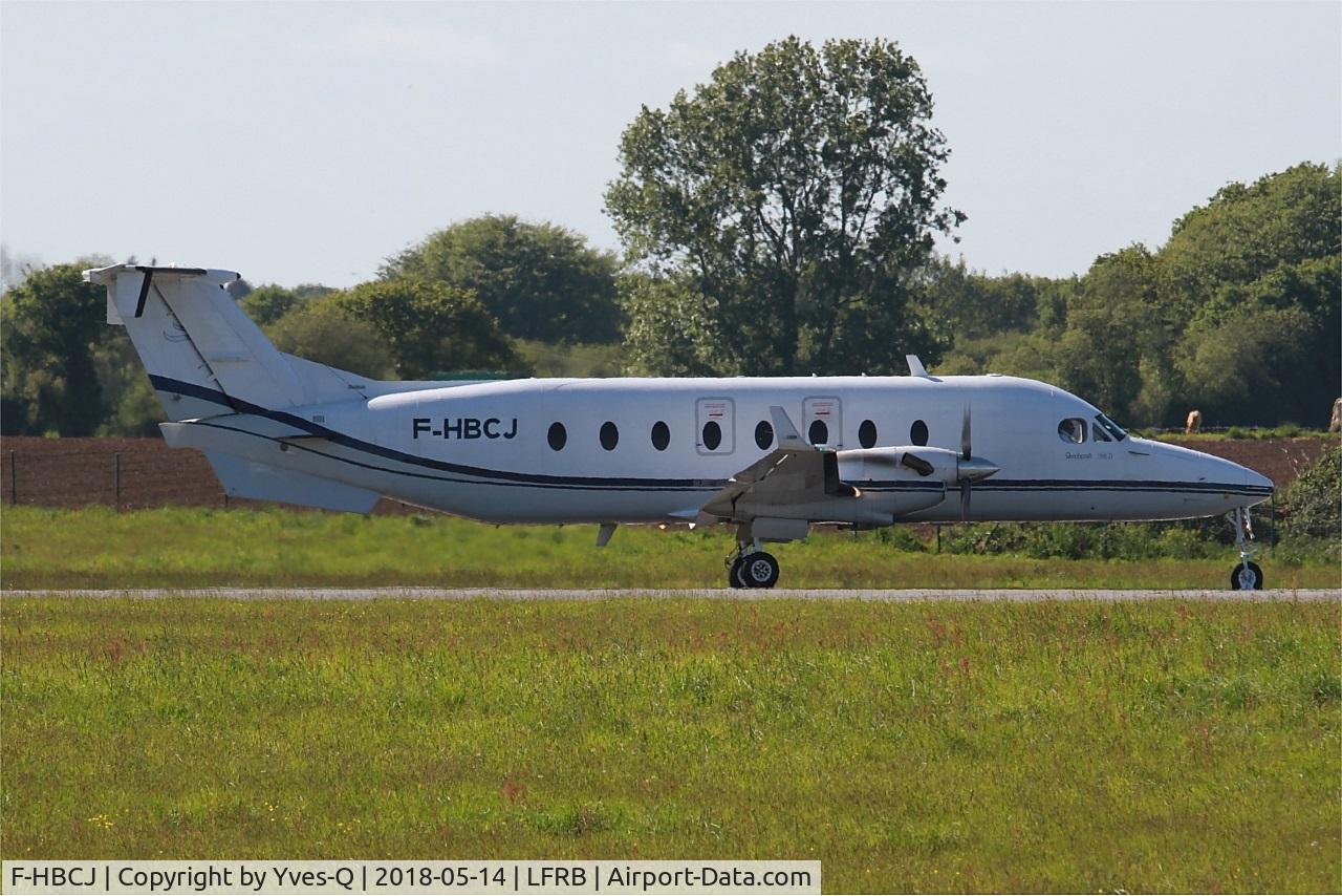 F-HBCJ, 1998 Beech 1900D C/N UE-338, Beech 1900D, Taxiing rwy 25L, Brest-Bretagne airport (LFRB-BES)