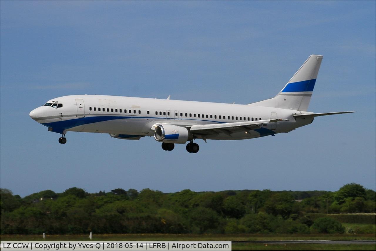 LZ-CGW, 1996 Boeing 737-46J C/N 28038, Boeing 737-46J,On final rwy 25L, Brest-Bretagne airport (LFRB-BES)