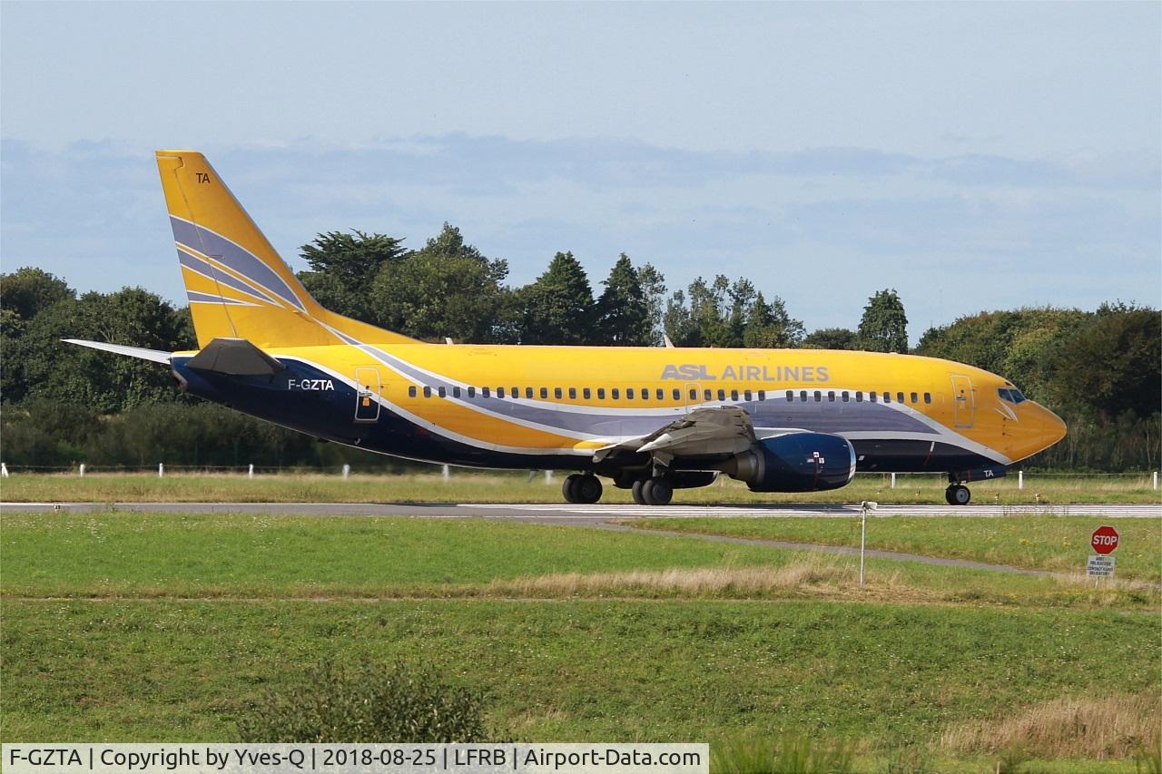 F-GZTA, 1998 Boeing 737-33V(QC) C/N 29333/3084, Boeing 737-33VQC, Taxiing rwy 25L, Brest-Bretagne airport (LFRB-BES)
