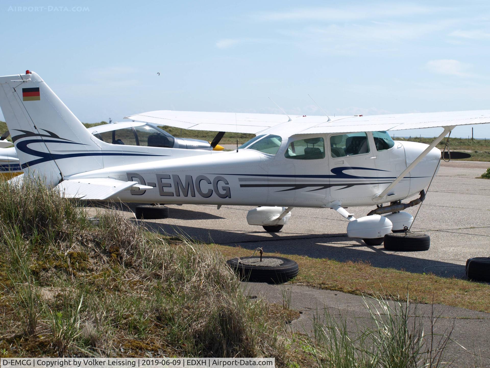 D-EMCG, 1984 Reims F172P Skyhawk C/N F17202206, parking