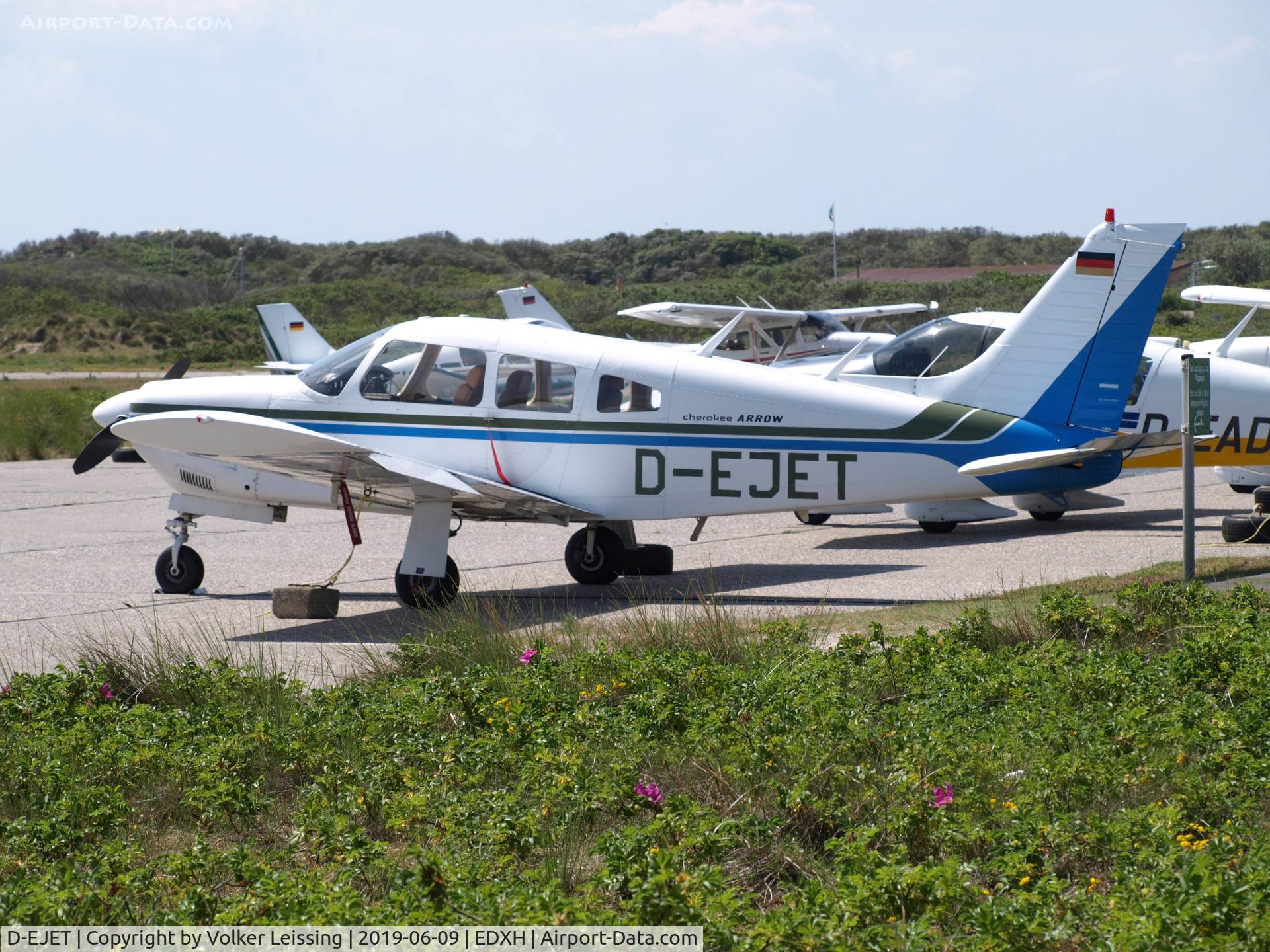 D-EJET, 1976 Piper PA 28 R-200 Cherokee Arrow II C/N 28R-7535325, parking