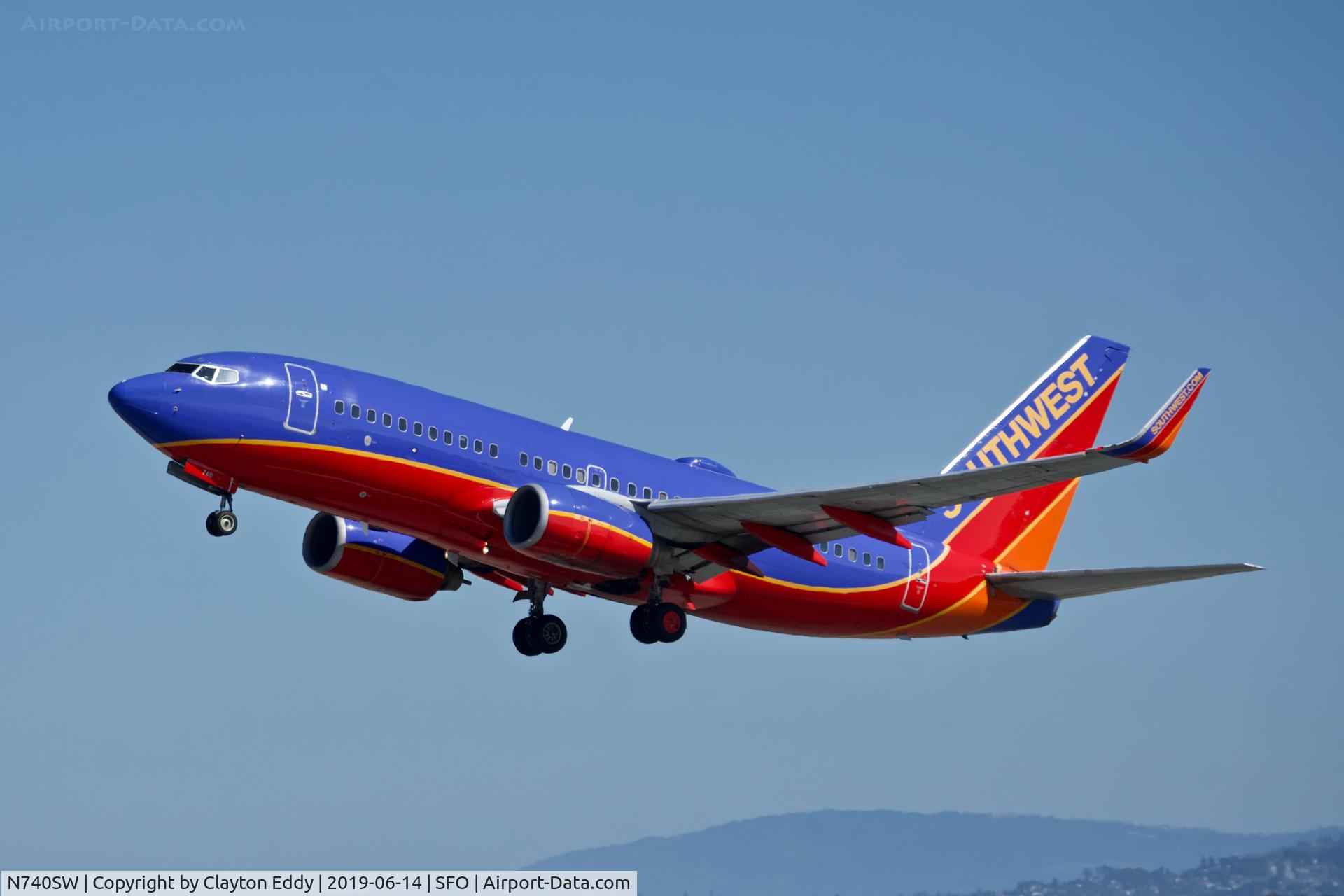 N740SW, 1998 Boeing 737-7H4 C/N 29276, SFO 2019.