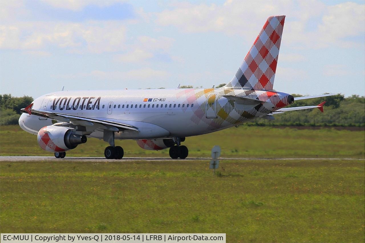 EC-MUU, 2004 Airbus A319-111 C/N 2253, Airbus A319-111, Take off run rwy 25L, Brest-Bretagne airport (LFRB-BES)