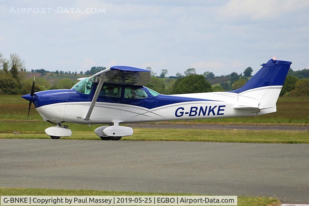G-BNKE, 1980 Cessna 172N Skyhawk C/N 172-73886, Visiting Aircraft. Slight variation to the colour scheme. Owned by Kilo Echo Flying Group. Ex:-N6534J.