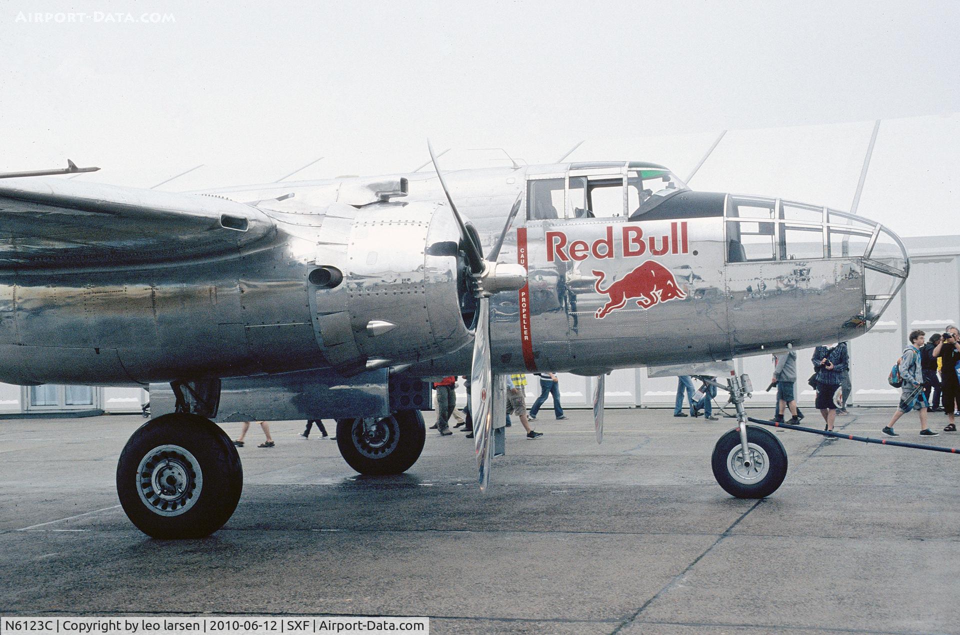 N6123C, 1945 North American B-25J-30-NC Mitchell Mitchell C/N 108-47647, Berlin Air Show 12.6.2010