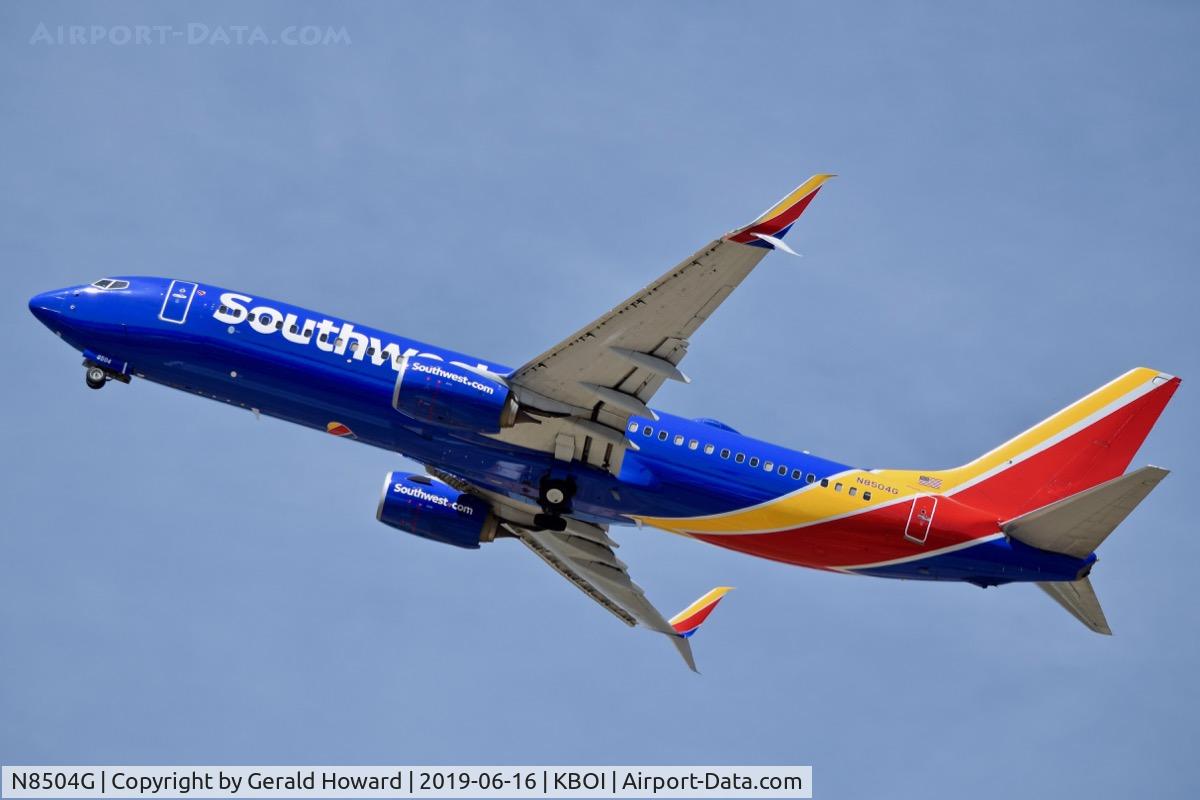 N8504G, 2016 Boeing 737-8H4 C/N 38812, Departing RWY 28L.