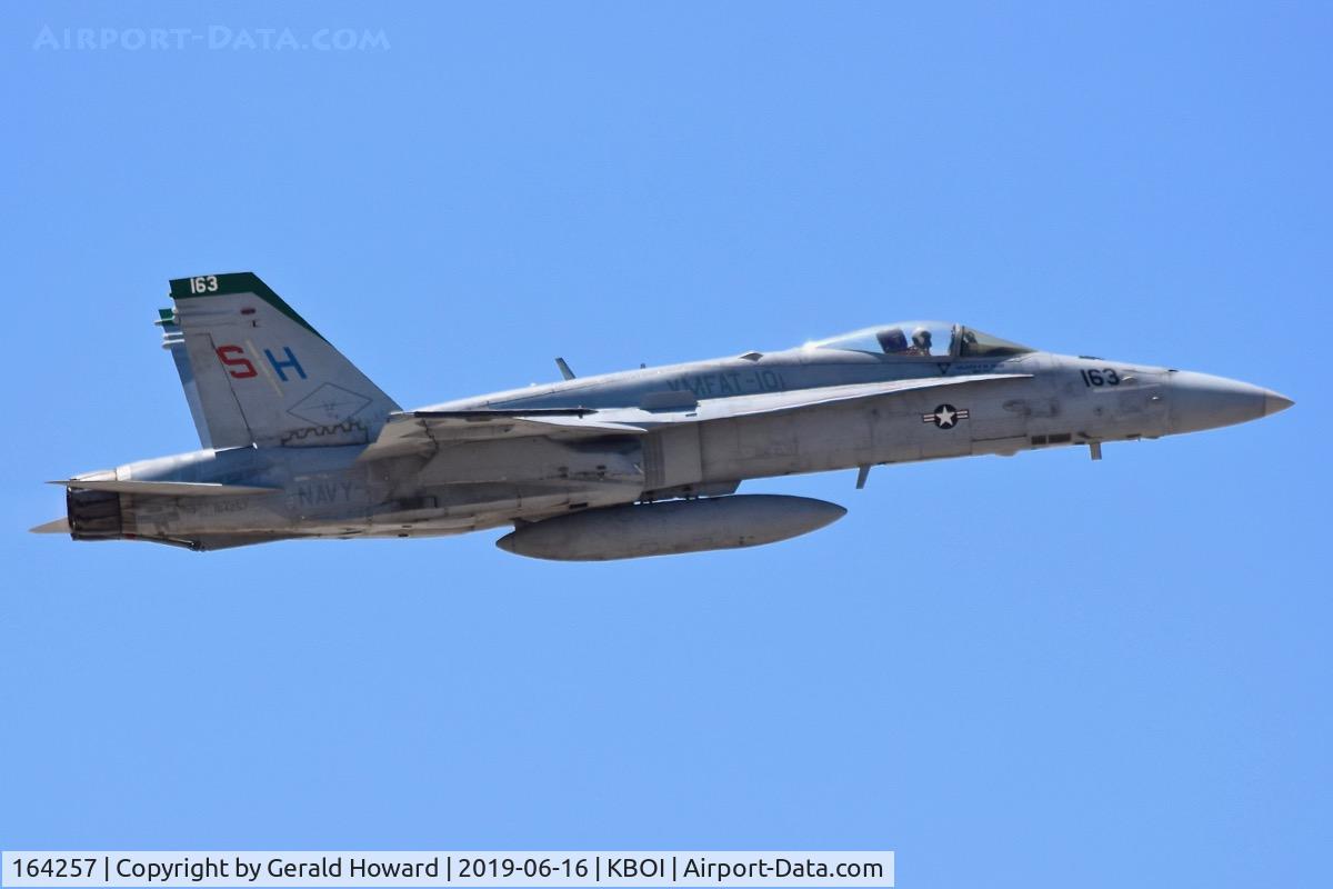 164257, McDonnell Douglas F/A-18C Hornet C/N 1020/C238, Departing BOI.