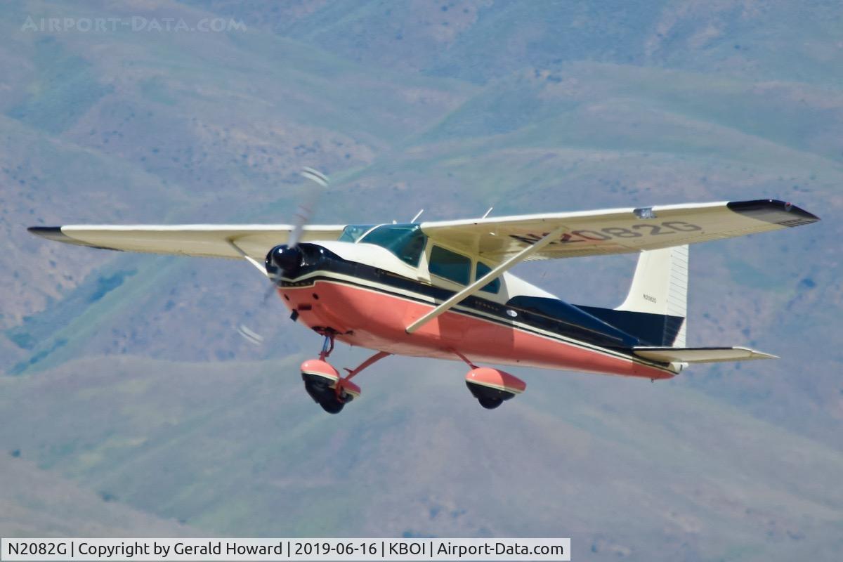 N2082G, 1958 Cessna 182A Skylane C/N 51382, Take off from RWY 28L.