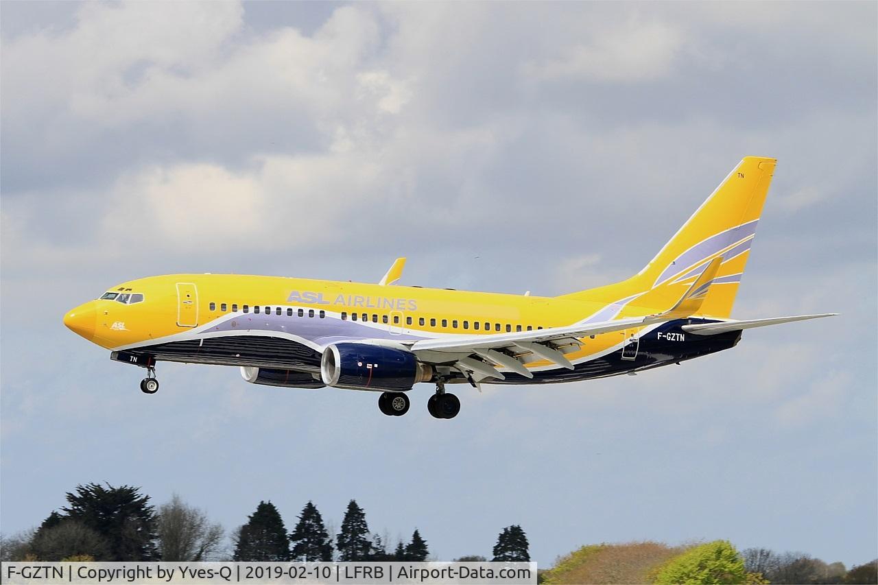 F-GZTN, 1999 Boeing 737-73S C/N 29080, Boeing B-737-73S, On final rwy 25L, Brest-Bretagne airport (LFRB-BES)