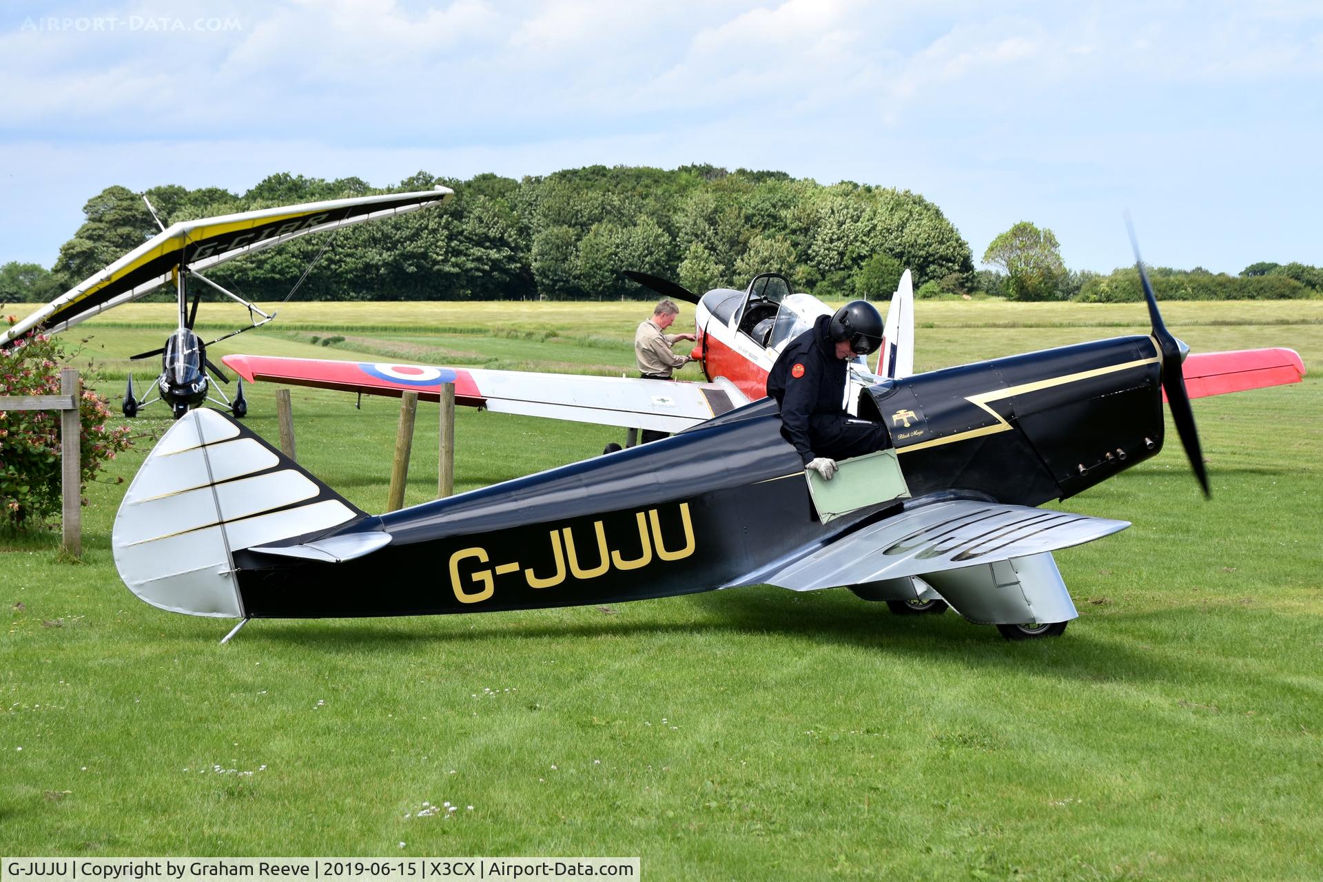 G-JUJU, 2014 Chilton DW1A C/N PFA 225-12726, Departing from Northrepps.