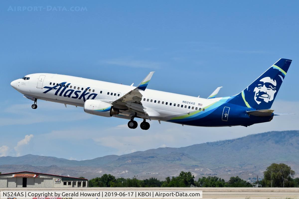 N524AS, 2009 Boeing 737-890 C/N 35195, Take off from RWY 28L.
